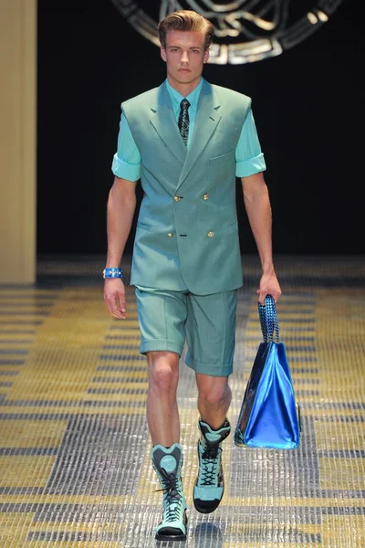 Look 14